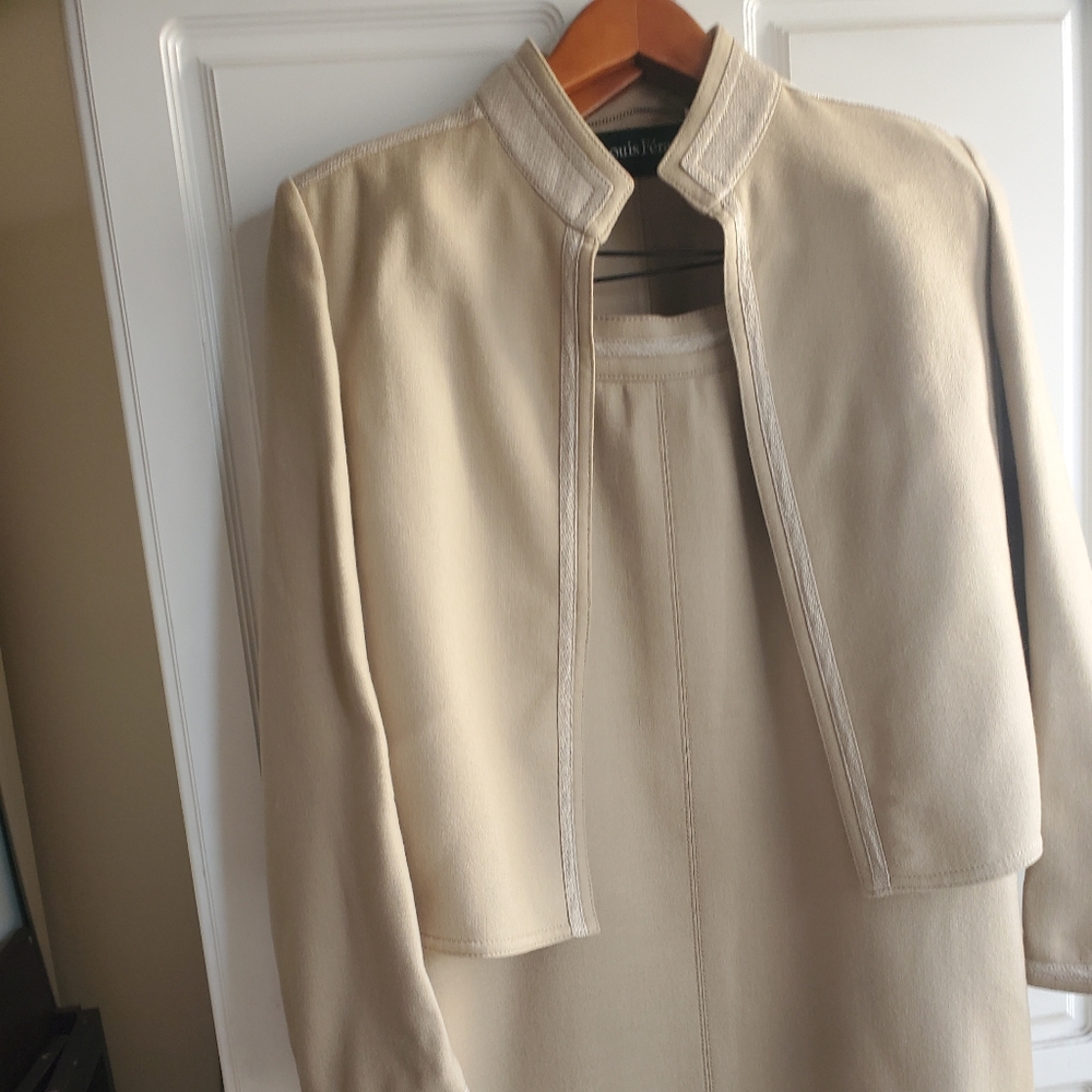 Louis Feraud Short Jacket goes over anything! - Picture 4 of 4